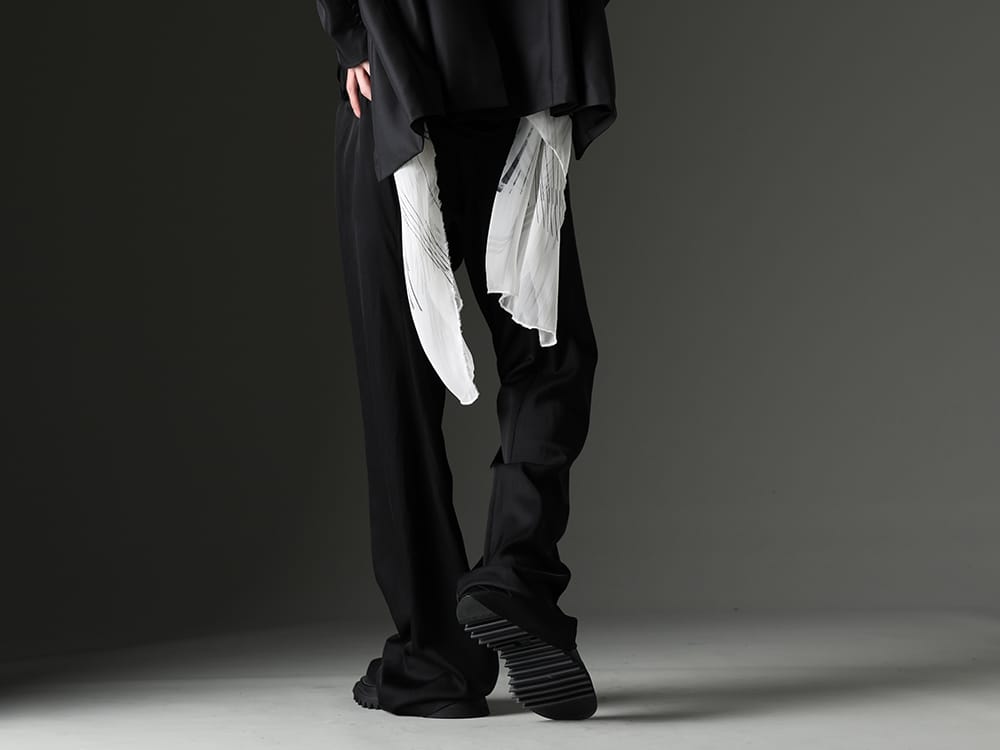 Julius 2023SS Sophisticated style with flared pants for an elegant look - 817PAM10(Cupro/Cotton/Linen Satin Flared Pants) 807FWM2(Cow Skin Side Zip Boots) - 3-003