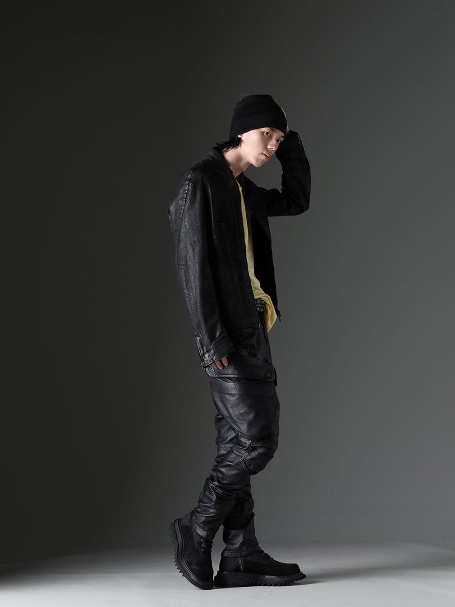 JULIUS(ユリウス) / Boris Bidjan Saberi 2023SS - 名作アイテムたちで構成したコーディネート - 819BLM2-C(10.5oz ストレッチデニム コーティング シームドジャケット) TS-ONE-PIECE.1-RF-FKN00001-FADED-FAT(TS ワンピース.1-RF-FKN00001 FADED FAT) 819ACU3-black(コットン/キュプラ ジャージー ヘアバンド ブラック) 819ACU2-black-silver(カウレザー ベルトブレスレット ブラック × シルバー) 819PAM4(ラムレザー ガスマスク スキニーパンツ) 807FWM1(カウベロア レースアップ コンバットブーツ) 819ACU1-black-silver(カウレザー ジッパーベルト ブラック × シルバー) - 1-002