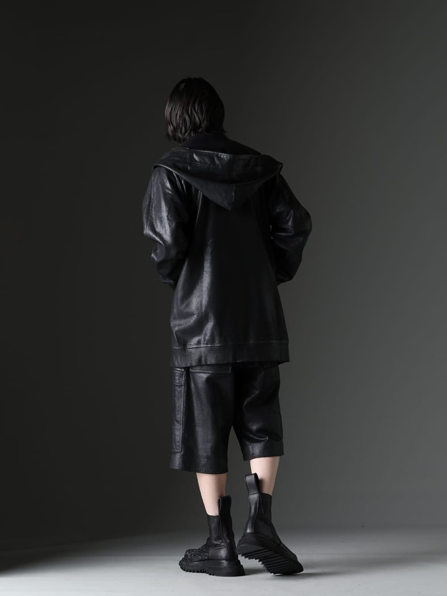 JULIUS 2023SS - Setting up a unique fabric - 819CUM1-C(Front Zip Coating Sweat Hoodie) 819CUM2-plaster(Cotton Sweat Drape Neck Short Sleeve T-Shirt Plaster) 819PAM9-C(Cotton Sweat Coating Cargo Shorts)  807FWM2-P(Cow Skin Painted Side Zip Boots) - 1-003