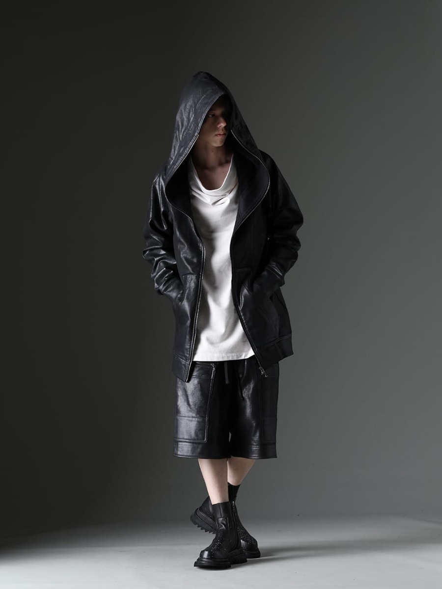 JULIUS 2023SS - Setting up a unique fabric - 819CUM1-C(Front Zip Coating Sweat Hoodie) 819CUM2-plaster(Cotton Sweat Drape Neck Short Sleeve T-Shirt Plaster) 819PAM9-C(Cotton Sweat Coating Cargo Shorts)  807FWM2-P(Cow Skin Painted Side Zip Boots) - 1-004
