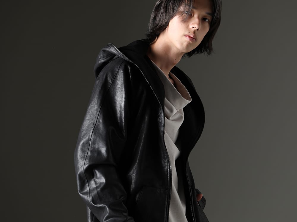 JULIUS 2023SS - Impressive neck design - 819CUM1-C(Front Zip Coating Sweat Hoodie) 819CUM2-plaster(Cotton Sweat Drape Neck Short Sleeve T-Shirt Plaster) - 2-005