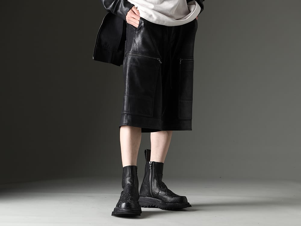 JULIUS 2023SS Presence as strong as leather - 819PAM9-C(Cotton Sweat Coating Cargo Shorts)  807FWM2-P(Cow Skin Painted Side Zip Boots) - 3-001