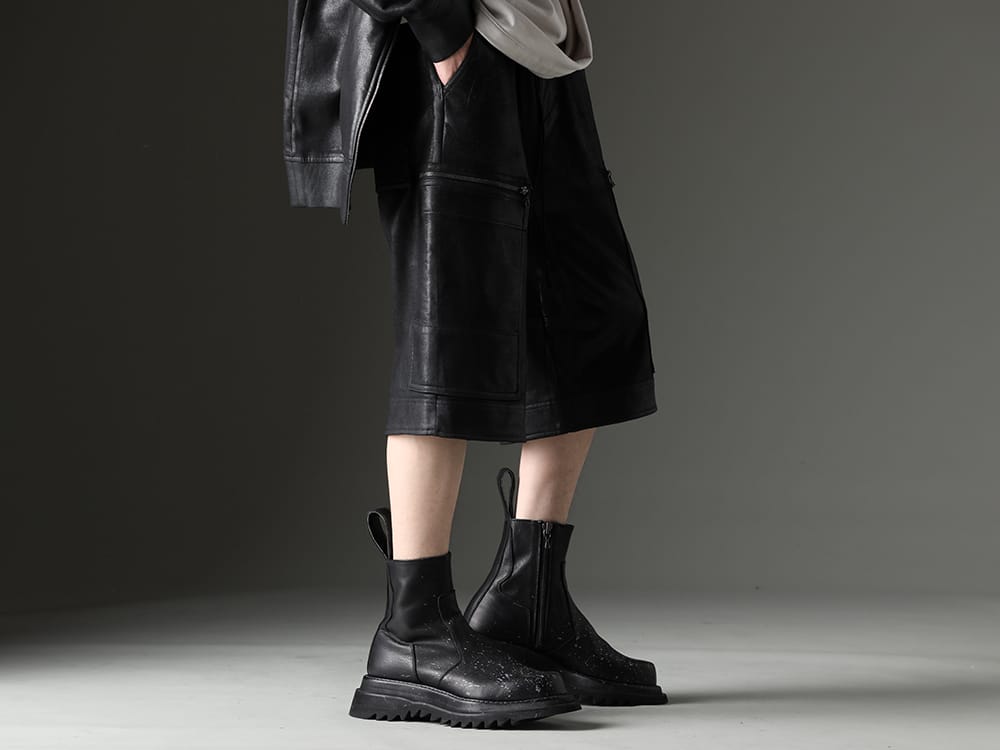 JULIUS 2023SS Presence as strong as leather - 819PAM9-C(Cotton Sweat Coating Cargo Shorts)  807FWM2-P(Cow Skin Painted Side Zip Boots) - 3-002