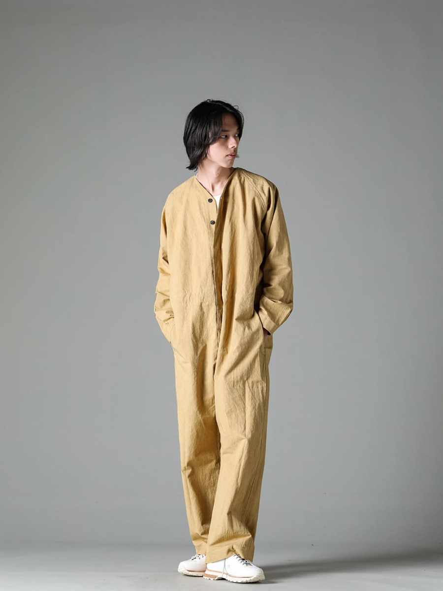 O PROJECT 23SS FEIT lugged runner By adding volume in the order of tops, jumpsuits and shoes, a balanced A-line style is achieved. O15JS1-MUSTARD-Jumpsuit Mustard Fine Canvas - O15TS2-KINARI-3/4 Sleeve Tee Cotton Hemp Jersey Kinari - Lugged-Runner-FEIT lugged runner 3-001