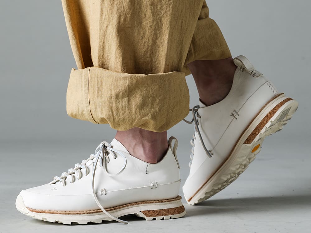 O PROJECT 23SS By adding volume in the order of tops, jumpsuits and shoes, a balanced A-line style is achieved. - O15JS1-MUSTARD-Jumpsuit Mustard Fine Canvas - O15TS2-KINARI-3/4 Sleeve Tee Cotton Hemp Jersey Kinari - Lugged-Runner-FEIT lugged runner 3-007