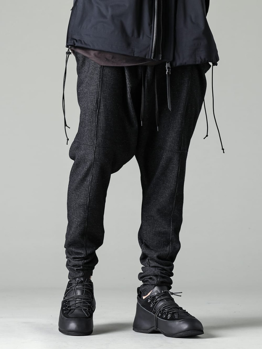 The Viridi-anne - ザ ヴィリディアン 2023SS 春夏のスタイリングで重宝する変形パンツ - VI-3595-04-Black - ストライプ ニット ドロップクロッチ パンツ ブラック - VI-3620-09-Black - インヒールシューズ 3-004