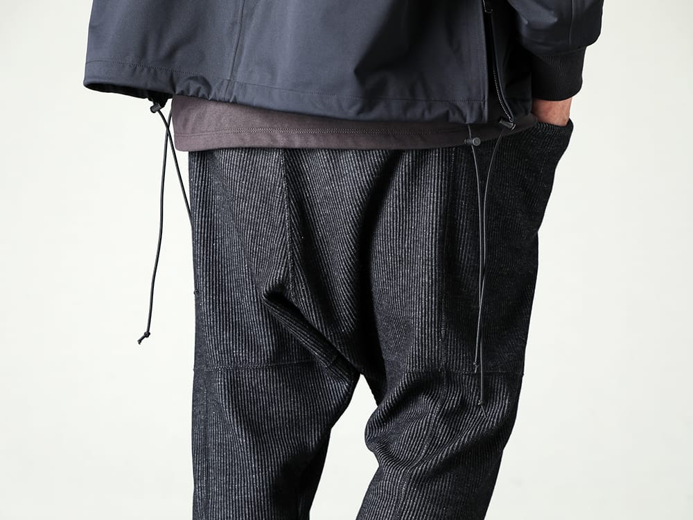 The Viridi-anne - ザ ヴィリディアン 2023SS 春夏のスタイリングで重宝する変形パンツ - VI-3595-04-Black - ストライプ ニット ドロップクロッチ パンツ ブラック 3-008