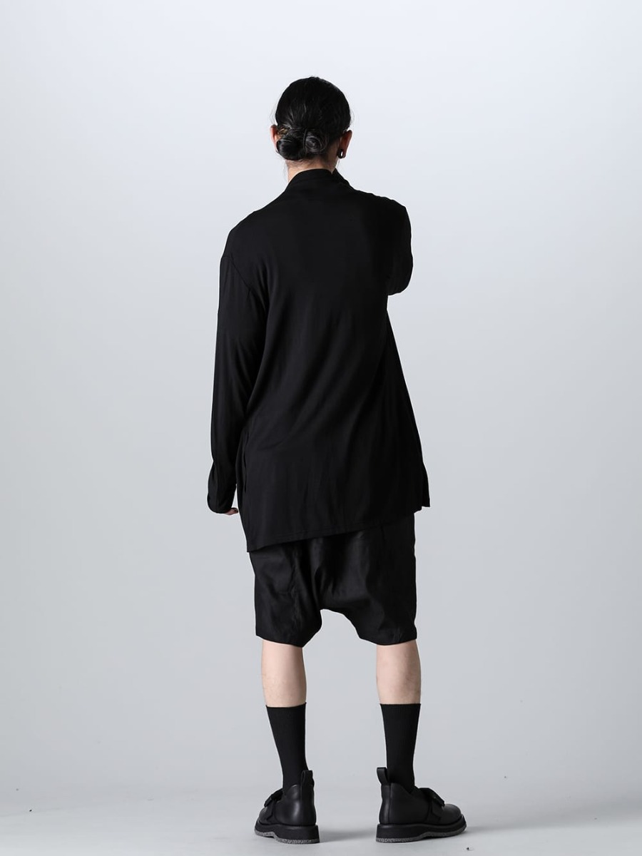 RIPVANWINKLE - リップヴァンウィンクル 2023SS スタイリング アナトリアとポーチの小物使いにレイヤードドルマンTを合わせたシンプルなスタイル - RW-502-Black - ソリッド ジャージー カーデ ブラック - RW-546-White - レイヤード ドルマンT ホワイト - RW-537 - サルエル ジョッパーショーツ - タクティカル ダービーゴア 1-003