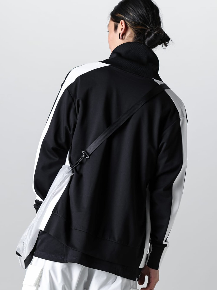 RIPVANWINKLE 2023SS The packable tote bag can be changed from a tote bag to a shoulder bag by attaching the strap (sold separately) to the loop attached to the side of the bag. - RW-526 - Line Track Jersey - RW-547-Navy×Black - Dolman-T Navy×Black - RW-551 - Packable Tote - RW-552 - Strap 2-002