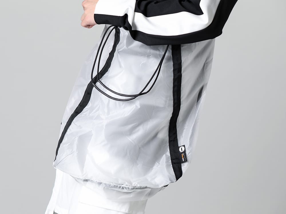 RIPVANWINKLE 2023SS The packable tote bag can be changed from a tote bag to a shoulder bag by attaching the strap (sold separately) to the loop attached to the side of the bag. - RW-551 - Packable Tote 2-004