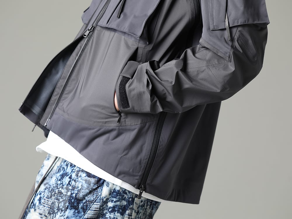 The Viridi-anne 2023SS - Ideal styling for the changing spring season with its rainy days - VI-3557-06-Dark-Gray(Water Repellent Hooded Jacket Dark Gray) - 2-008