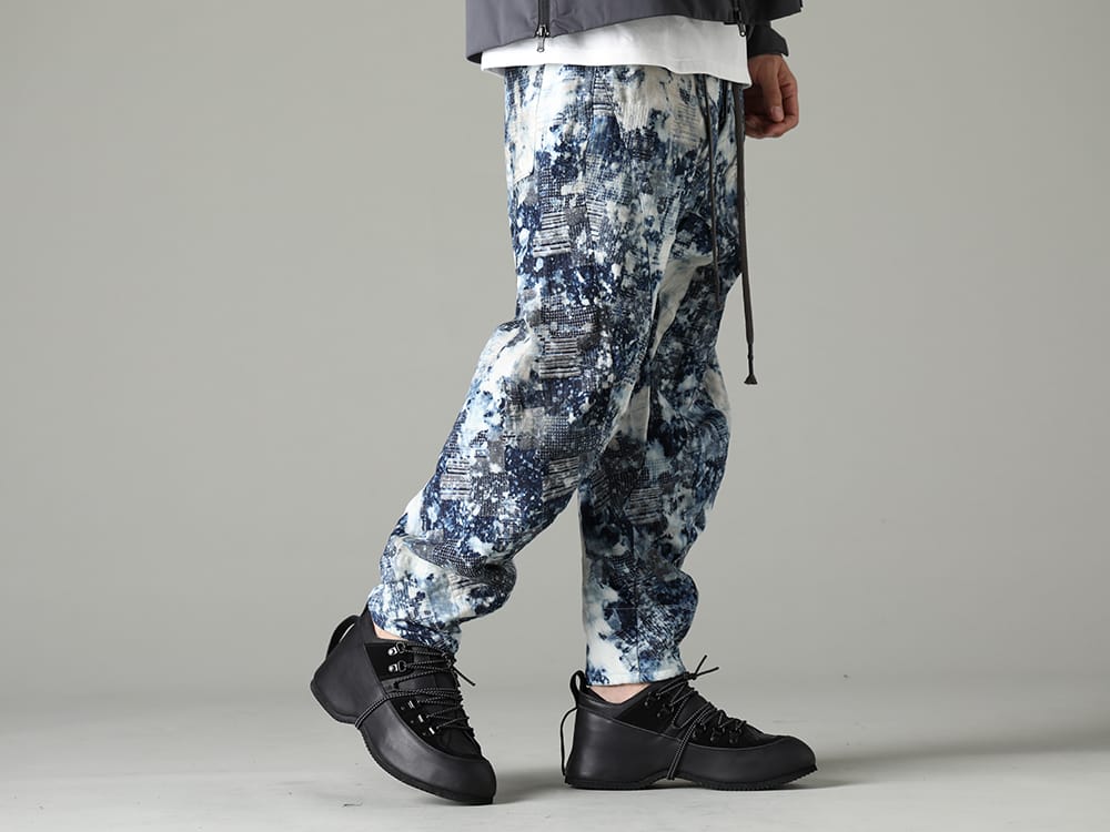 The Viridi-anne / D.HYGEN 2023SS Impactful item with several types of processing - ST107-1023S(Splash Bleach Patchwork Jacquard Stretch Cotton Tapered Cropped Pants) VI-3620-09-Black(In-Heel Shoes Black) - 3-002