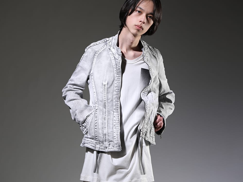 JULIUS 2023SS - Design combining individuality and practicality - 819BLM2-PL(10.5oz Stretch Denim Washed Seamed Jacket) 817CPM3-Raw(Cotton/Modal Jersey Front Print Short Sleeve T-Shirt Raw) - 2-001