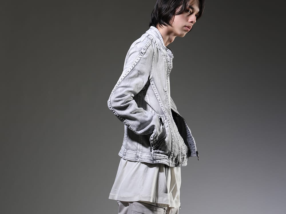 JULIUS 2023SS - Design combining individuality and practicality - 819BLM2-PL(10.5oz Stretch Denim Washed Seamed Jacket) 817CPM3-Raw(Cotton/Modal Jersey Front Print Short Sleeve T-Shirt Raw) - 2-002