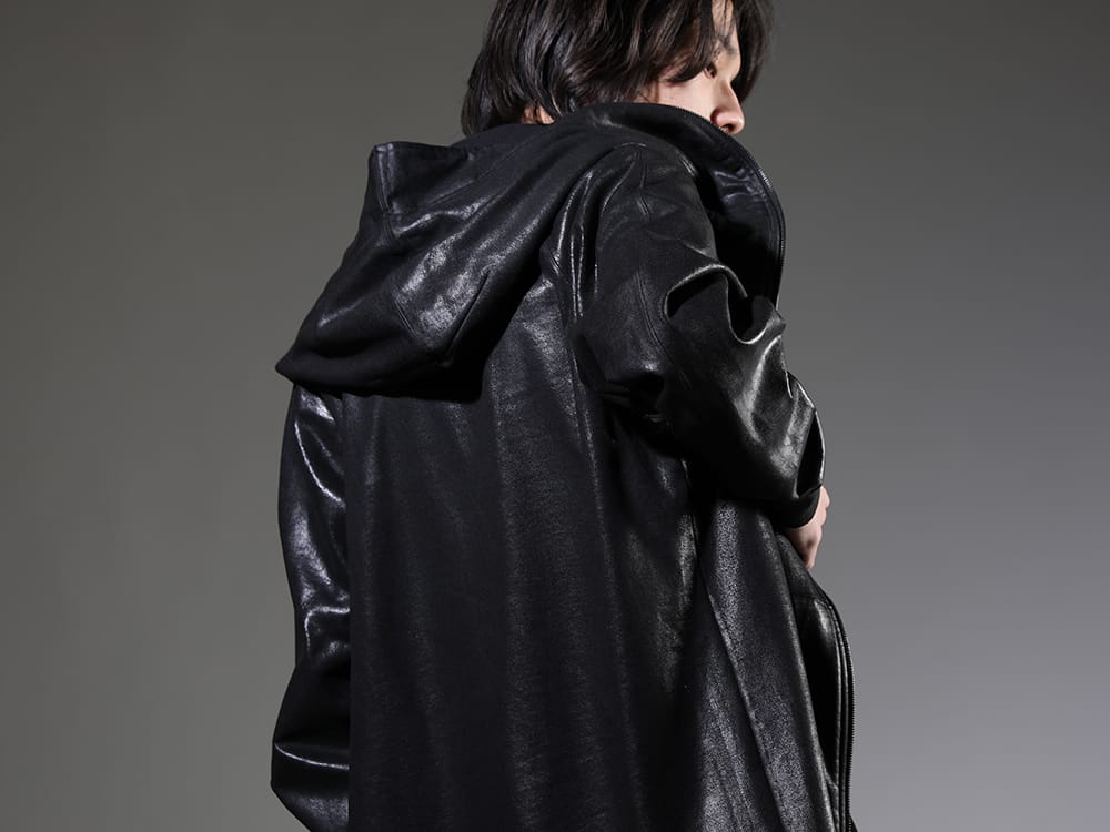 JULIUS(ユリウス) 2023SS - コーティングコットンが演出するブランドの世界観 - 819CUM1-C(フロントジップ コーティング スウェットフーディー) - 2-006