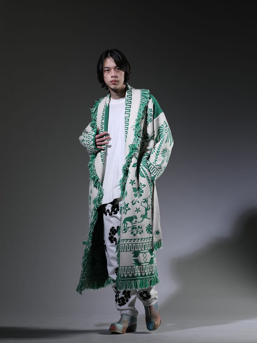 ALANUI / O PROJECT / DENIM TEARS  / GUIDI 2023SS styling - The style is a native yet classy coat in white color. - The distinctive style that incorporates plants and animals. - LMHS23-109(The Explosion Of Nature Coat) O15TS1-KINARI(SS TEE Cotton Hemp Jersey KINARI) DT-S22-0000-012(COTTON WREATH Chainstitch Jean White - 501-500-30) PL2_ART(Limited Long Front Zip Boots - Horse Full Grain Leather - ART) - 1-001