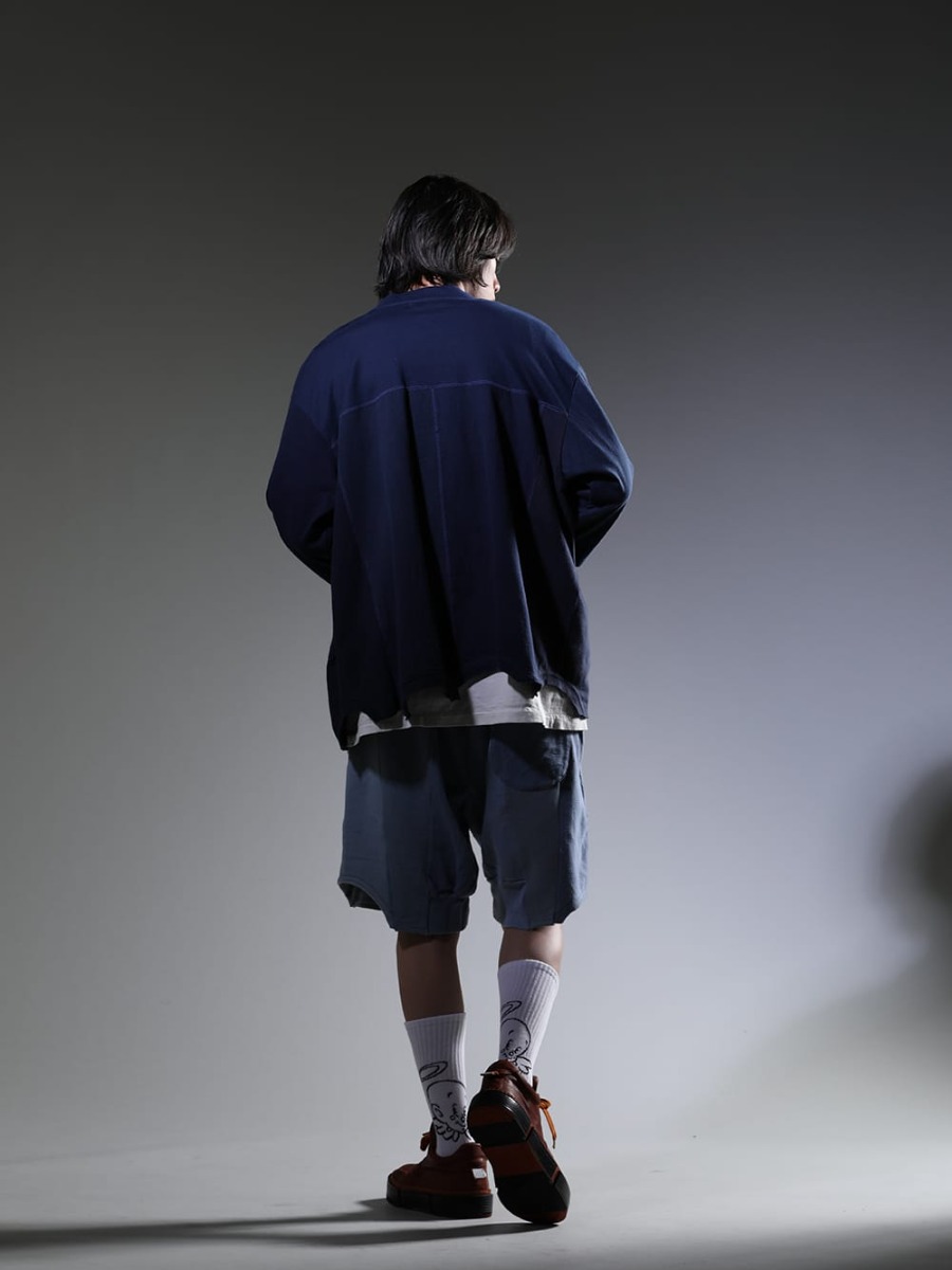 インク / セントマイケル / グイディ 2023SS - 同型のカラー違いで雰囲気を変える2スタイル - ink23-05-Navy(アップサイドダウン カーディガン ネイビー) SM-S23-0000-123(セントマイケル × ディズニー(アリス・イン・ワンダーランド) QN ショートスリーブTシャツ) ink23-14-Sax(ミリタリーショーツ サックス) SM-S23-0000-105(Angel ソックス ホワイト) GJ02-CO98T(レースアップブーツ - ホースフルグレインレザー) - 1-003