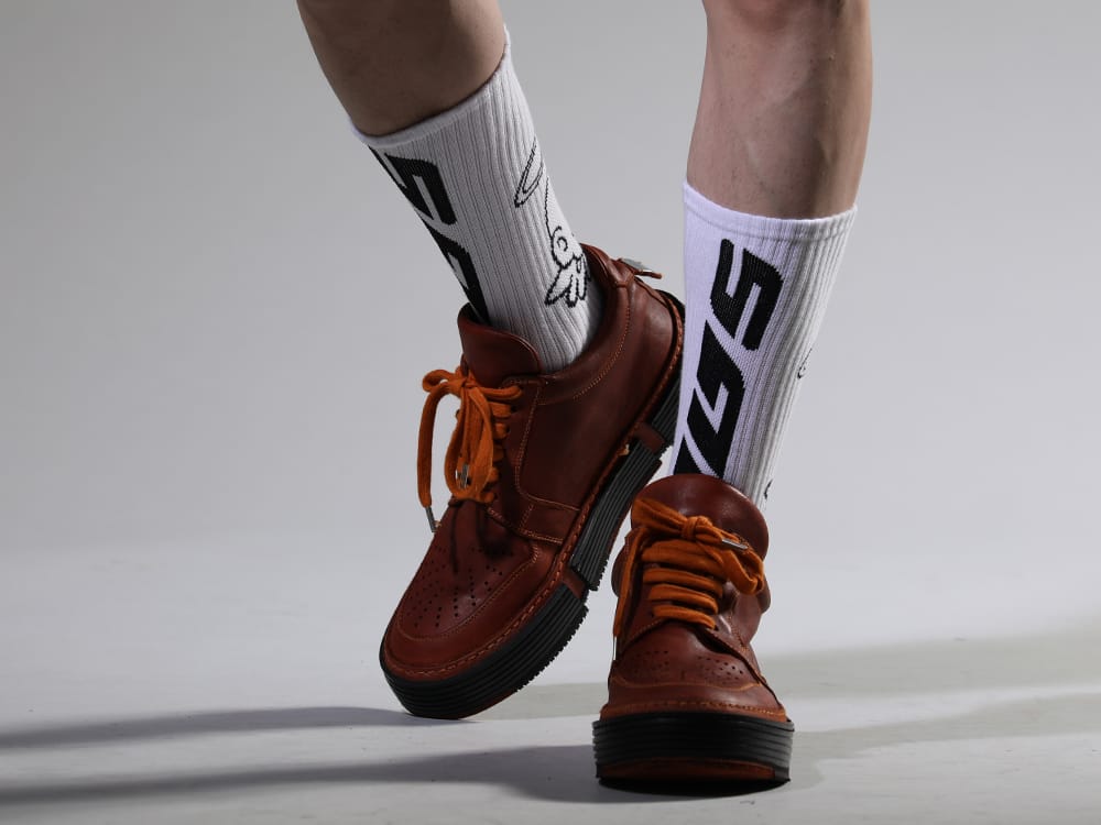 セントマイケル / グイディ 2023SS 軍物スウェットをリメイクした独創的な膝丈ショーツ - SM-S23-0000-105(Angel ソックス ホワイト) GJ02-CO98T(レースアップブーツ - ホースフルグレインレザー) - 3-005