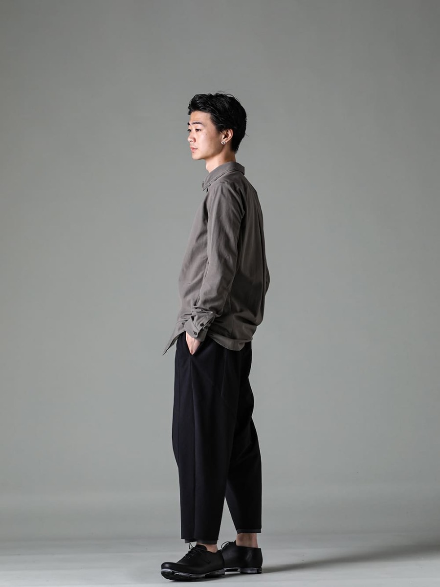 DEVOA 23SS Style Samples mud gray -  SHN-SVCR-Mud-Gray Shirt Cotton/silk/viscose mud gray PTN-IRKL-Black Drop crotch cropped pants Cotton/silk/viscose Black FW-VTHS Leather shoes GUIDI Calf  3-003