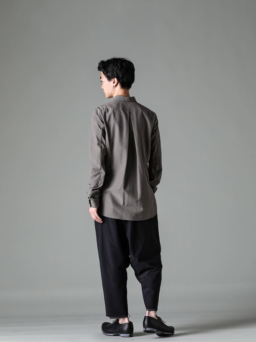 DEVOA 23SS Style Samples mud gray -  SHN-SVCR-Mud-Gray Shirt Cotton/silk/viscose mud gray PTN-IRKL-Black Drop crotch cropped pants Cotton/silk/viscose Black FW-VTHS Leather shoes GUIDI Calf  3-004