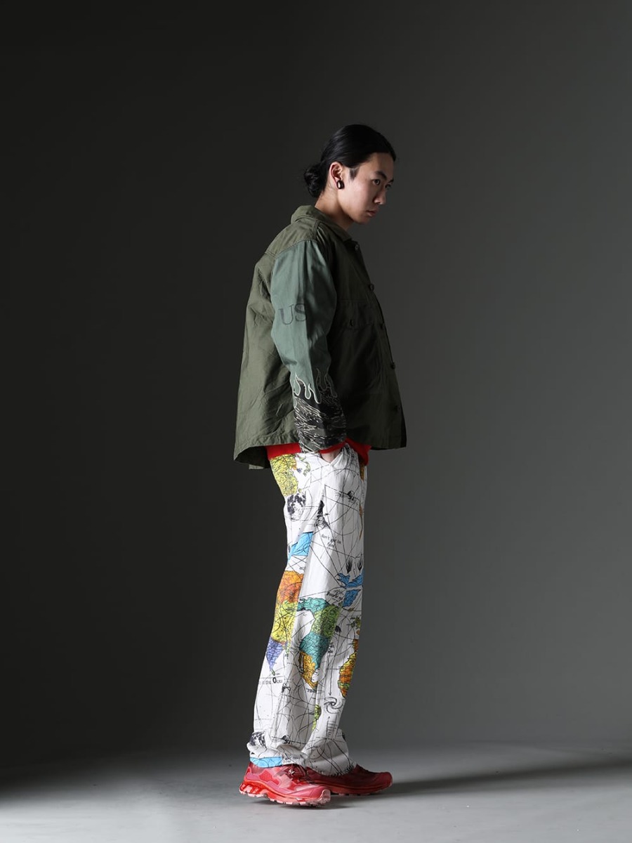 インク / セントマイケル / ワークスタッドミュンヘン / イレブン バイ ボリス ビジャン サベリ 2023SS - 春夏らしく色物を取り入れたカジュアルなスタイリング。 - ink23-02-Tiger-M(ファイアーエンブレムジャケット タイガー - M) SM-S23-0000-044(UNKNOWN PWR スウェットシャツ) M3940(ネックレス ミックス + キーリング) SM-S23-0000-083(セントマイケル × ドクター・ウー WORLD MAP パジャマパンツ) ST BAMBA5 11XS WH/WH/VA-ROSE(バンバ5 11XS WH/WH/VA ローズ) - 1-002