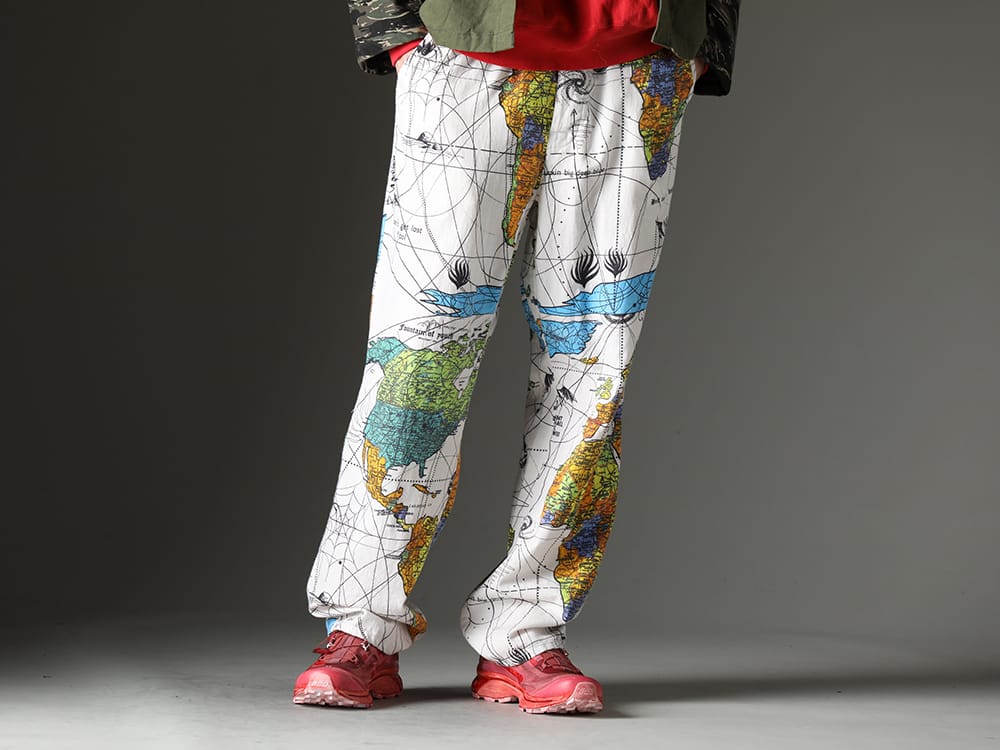 セントマイケル / イレブン バイ ボリス ビジャン サベリ 2023SS Dr. Woo(ドクター ウー)とコラボレーションのSAINT M××××××のパジャマパンツ。 - SM-S23-0000-083(セントマイケル × ドクター・ウー WORLD MAP パジャマパンツ) ST BAMBA5 11XS WH/WH/VA-ROSE(バンバ5 11XS WH/WH/VA ローズ) - 3-001