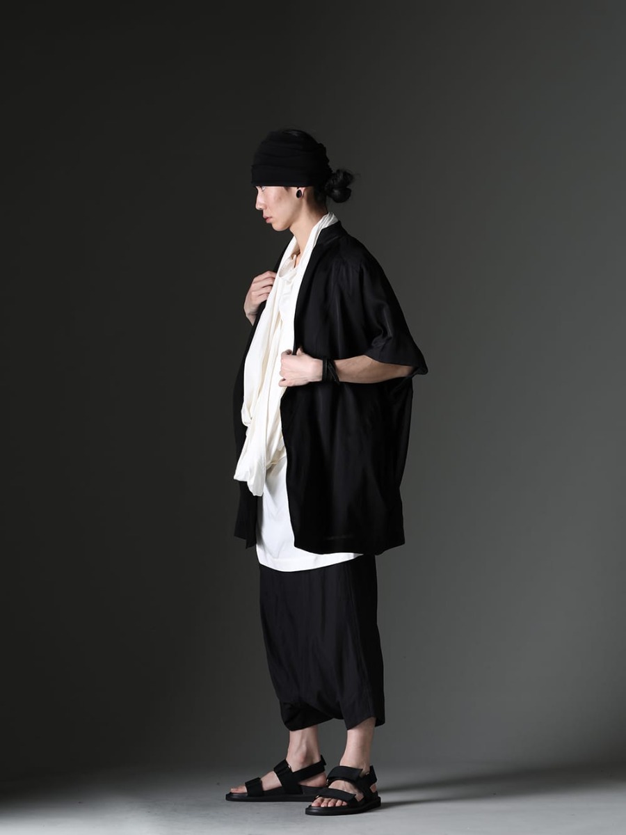 Julius / UMA WANG 2023SS - Oversized short-sleeved jacket with kite silhouette as the base - 817JAM3(Cupro/Cotton/Linen Satin Short Sleeve Jacket) 819SHM3-offwhite(Rayon/Cotton Cloth Drape Neck Pullover Off White) 819ACU3-black(Cotton/Cupro Jersey Hair Band Black) 819ACU2-black(Cow Leather Belt Bracelet Black) 817PAM15(Cupro/Cotton Twill Over Crotch Pants) US9561-Black(Mens Sandal Black) 807FWM2(Cow Skin Side Zip Boots) - 1-002