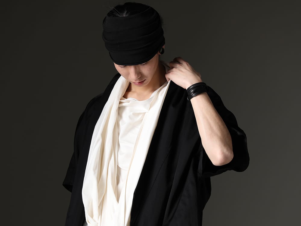 Julius 2023SS - Pullover shirt with draped snood neck - 817JAM3(Cupro/Cotton/Linen Satin Short Sleeve Jacket) 819SHM3-offwhite(Rayon/Cotton Cloth Drape Neck Pullover Off White) 819ACU3-black(Cotton/Cupro Jersey Hair Band Black) 819ACU2-black(Cow Leather Belt Bracelet Black) - 2-004