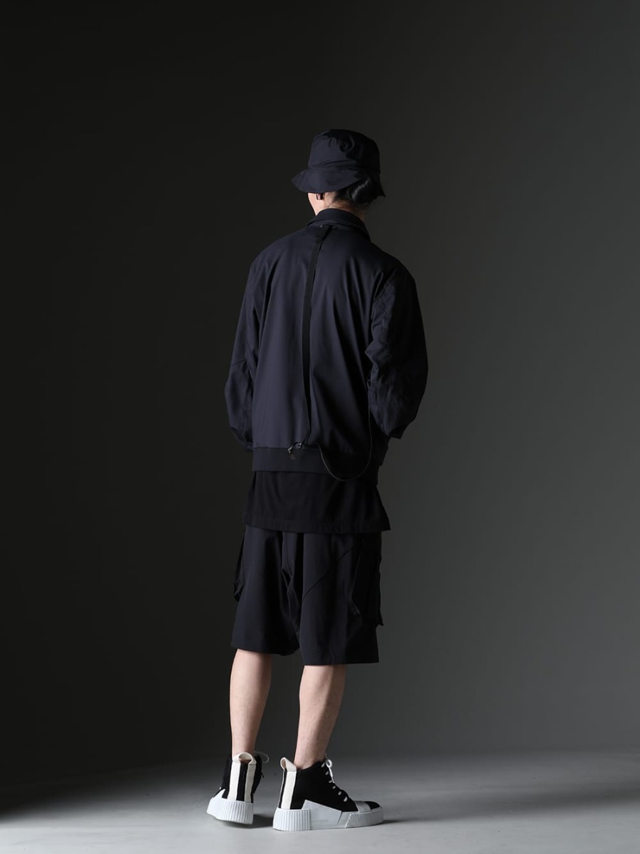 アクロニウム / ユリウス / デヴォア / ボリス ビジャン サベリ 2023SS - アクロニウムのステルスカーゴジャケットをメインにしたミックススタイル - J111TS-CH(Stealth Cargo Jacket) 817CPM2(コットン/モダール ジャージ プリント ショートスリーブTシャツ) FC3-WS(Field Cover Hat) PTI-SDDH(カーゴ ショートパンツ ショーラー ダイナミック) 202-BAMBA1.1(バンバ 1.1 ブラック Y ライトグレー / ホワイト ソール) - 1-003