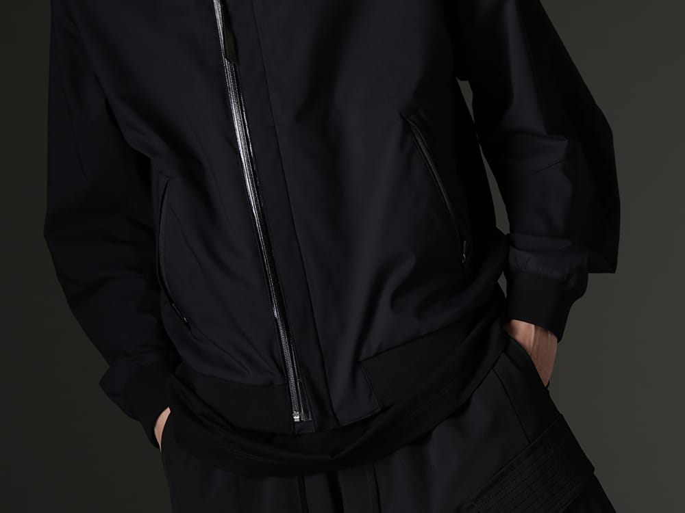 アクロニウム 2023SS - 小さな荷物を多数収納が可能なACRONYMらしい機能を搭載したジャケットにユリウスのインナーをセレクト - J111TS-CH(Stealth Cargo Jacket) - 2-005