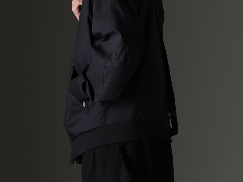 アクロニウム 2023SS - 小さな荷物を多数収納が可能なACRONYMらしい機能を搭載したジャケットにユリウスのインナーをセレクト - J111TS-CH(Stealth Cargo Jacket) - 2-007