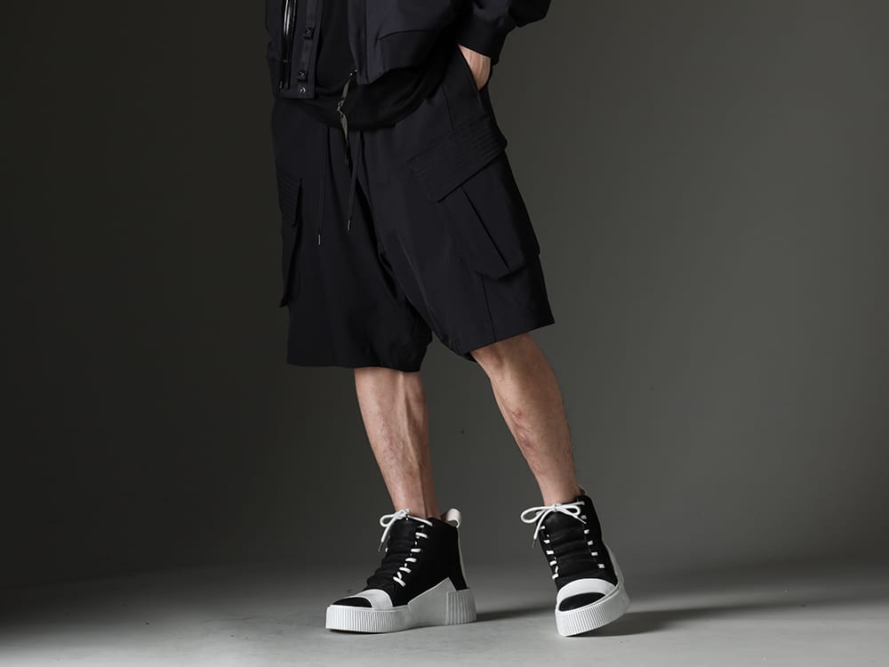 デヴォア / ボリス ビジャン サベリ 2023SS schoeller(シェラー)の高機能素材を使用したカーゴ ショートパンツをセレクト - PTI-SDDH(カーゴ ショートパンツ ショーラー ダイナミック) 202-BAMBA1.1(バンバ 1.1 ブラック Y ライトグレー / ホワイト ソール) - 3-001