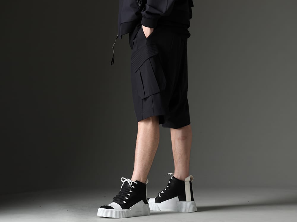 デヴォア / ボリス ビジャン サベリ 2023SS schoeller(シェラー)の高機能素材を使用したカーゴ ショートパンツをセレクト - PTI-SDDH(カーゴ ショートパンツ ショーラー ダイナミック) 202-BAMBA1.1(バンバ 1.1 ブラック Y ライトグレー / ホワイト ソール) - 3-002