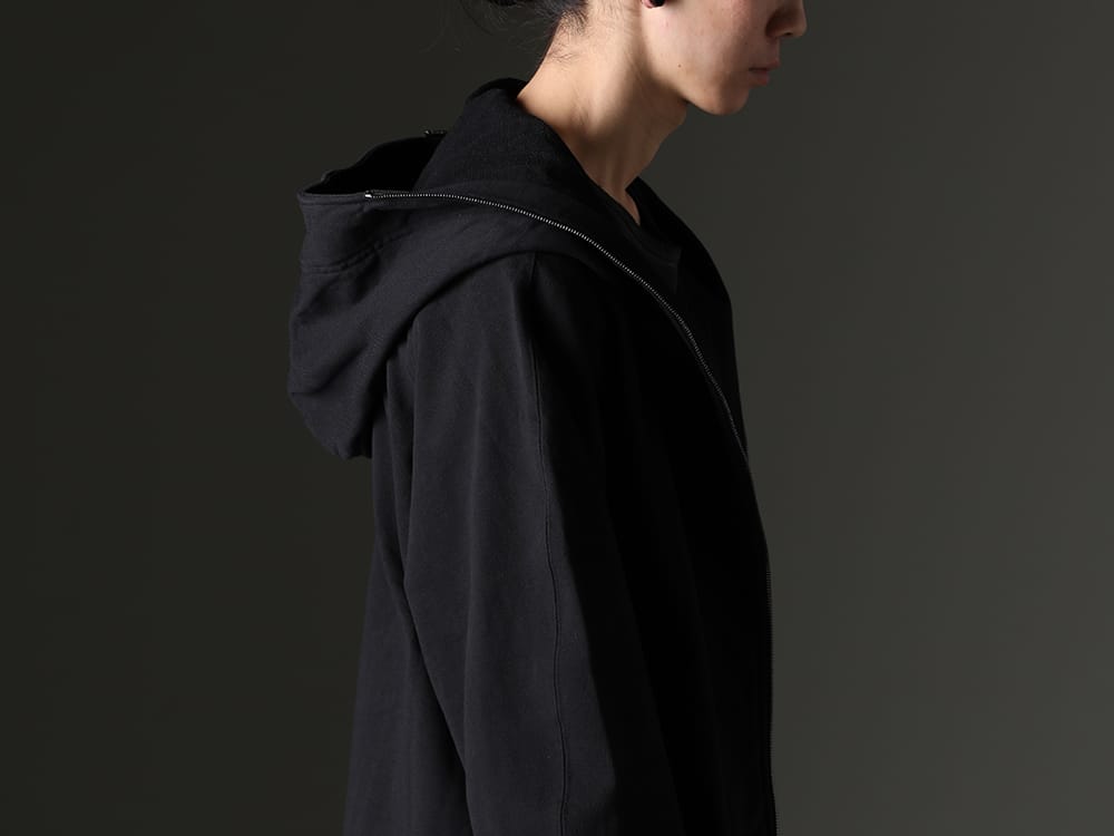 JULIUS(ユリウス) 2023SS - あえてベクトルの違うデザインのアイテムで存在感を作り上げる - 819CUM1-black(フロントジップ スウェットフーディー ブラック) - 2-006