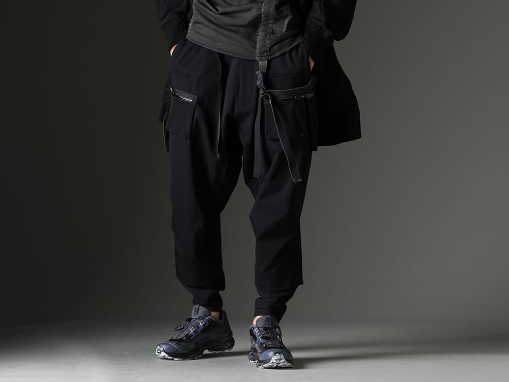 ACRONYM(アクロニウム) / 11 by Boris Bidjan Saberi(イレブン バイ ボリス ビジャン サベリ) 2023SS 実用性が高く幅広いジャンルで活躍するトラウザーズ、スニーカー - P23Q-DS(Wide Drawcord Trousers) BAMBA5-11XS-Black-Dye(バンバ5 - 11XS - ブラックダイ) - 3-001