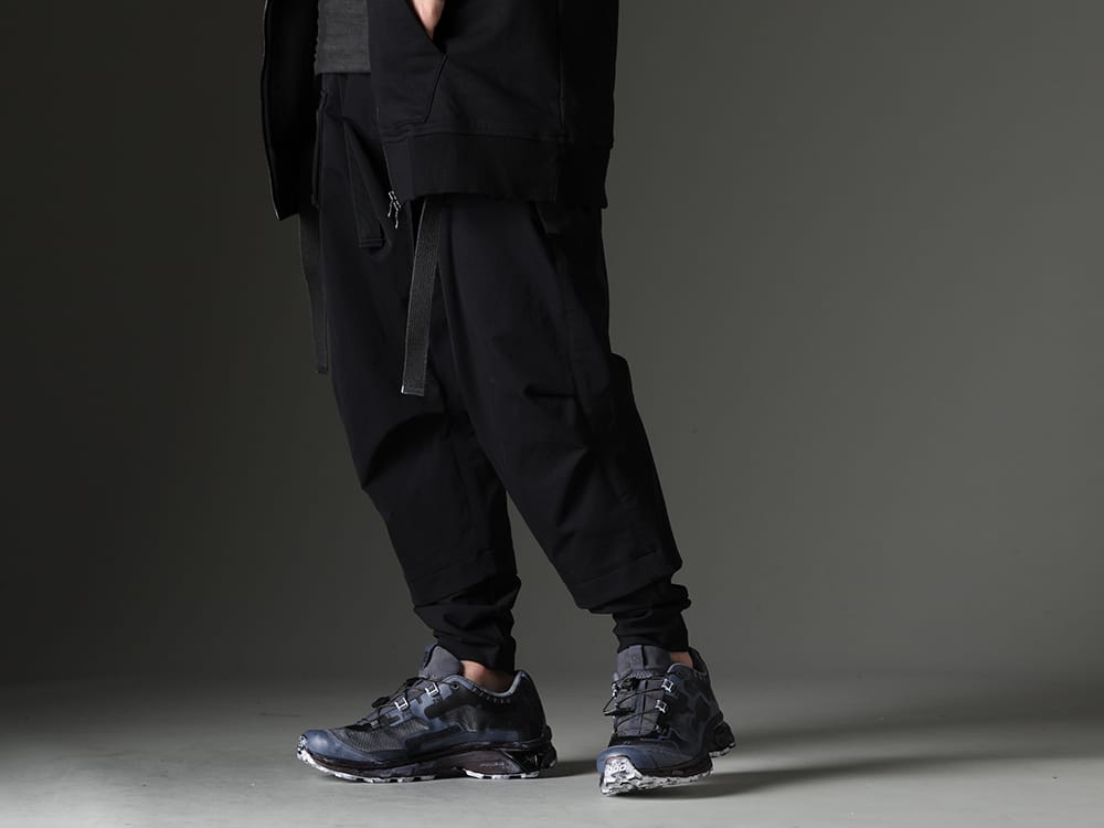 ACRONYM(アクロニウム) / 11 by Boris Bidjan Saberi(イレブン バイ ボリス ビジャン サベリ) 2023SS 実用性が高く幅広いジャンルで活躍するトラウザーズ、スニーカー - P23Q-DS(Wide Drawcord Trousers) BAMBA5-11XS-Black-Dye(バンバ5 - 11XS - ブラックダイ) - 3-002