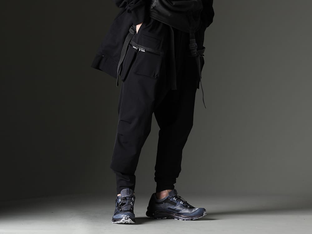 ACRONYM(アクロニウム) / 11 by Boris Bidjan Saberi(イレブン バイ ボリス ビジャン サベリ) 2023SS 実用性が高く幅広いジャンルで活躍するトラウザーズ、スニーカー - P23Q-DS(Wide Drawcord Trousers) BAMBA5-11XS-Black-Dye(バンバ5 - 11XS - ブラックダイ) - 3-003