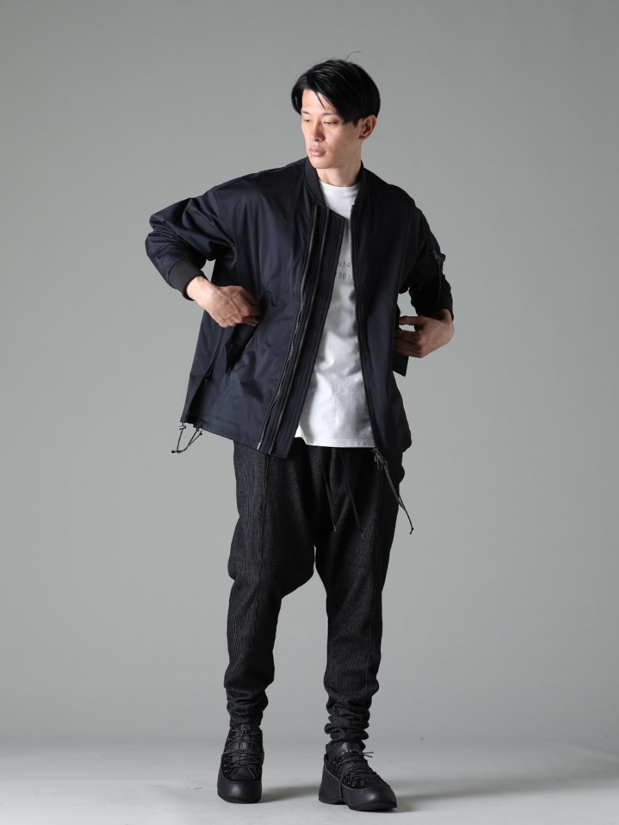 The Viridi-anne 23SS スタイリング Active & Relaxing All-Black Coordinate - VI-3558-06-Black Water Repellent Finish Bomber Jacket Black VI-3609-01-Off-White Short-Sleeved Print T-Shirt Off-White VI-3595-04-Black Striped Knit Drop Crotch Pants Black VI-3620-09-Black in-heel shoes  1-002