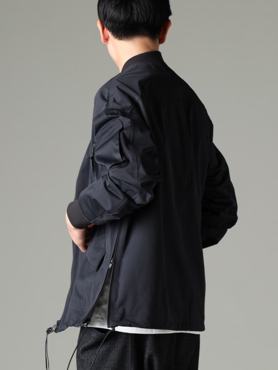 The Viridi-anne 23SS Spring Bomber Jacket Combining Basic Design and Functionality  - VI-3558-06-Black Water Repellent Finish Bomber Jacket Black VI-3609-01-Off-White Short-Sleeved Print T-Shirt Off-White 2-002