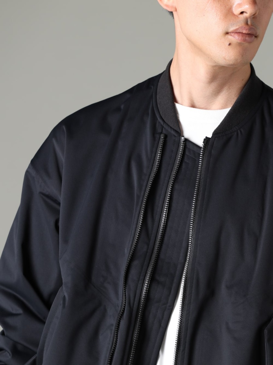 The Viridi-anne 23SS Spring Bomber Jacket Combining Basic Design and Functionality  - VI-3558-06-Black Water Repellent Finish Bomber Jacket Black VI-3609-01-Off-White Short-Sleeved Print T-Shirt Off-White 2-003