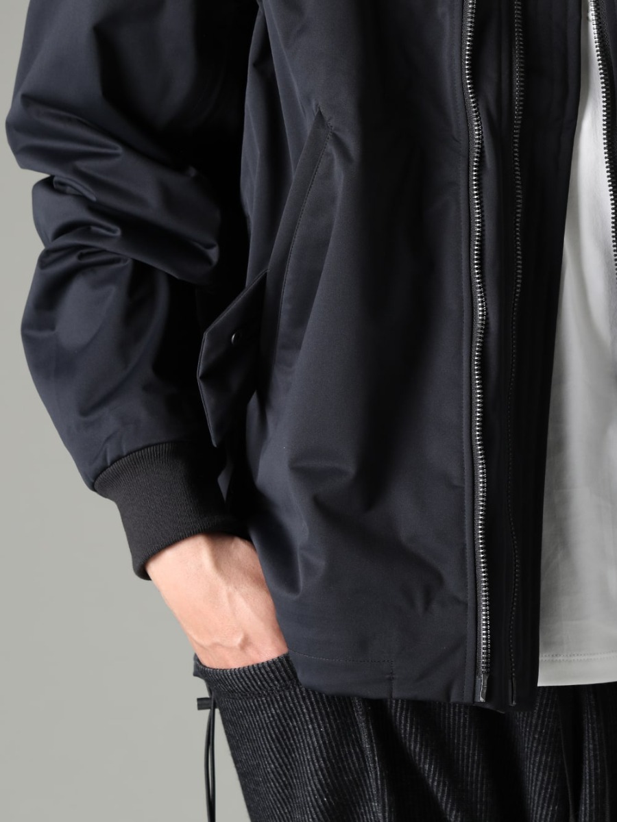 The Viridi-anne 23SS Spring Bomber Jacket Combining Basic Design and Functionality  - VI-3558-06-Black Water Repellent Finish Bomber Jacket Black VI-3609-01-Off-White Short-Sleeved Print T-Shirt Off-White 2-004