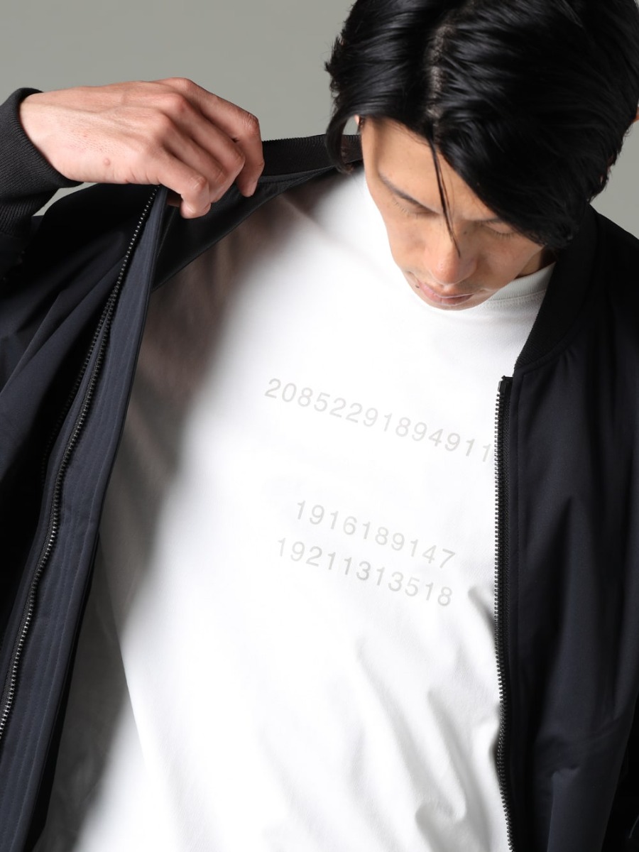 The Viridi-anne 23SS Spring Bomber Jacket Combining Basic Design and Functionality  - VI-3558-06-Black Water Repellent Finish Bomber Jacket Black VI-3609-01-Off-White Short-Sleeved Print T-Shirt Off-White 2-006