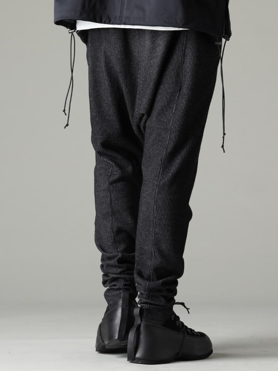 The Viridi-anne 23SS Relaxing Silhouette Pants with Stripe Knit and Drop Crotch - VI-3595-04-Black Striped Knit Drop Crotch Pants Black VI-3620-09-Black in-heel shoes  3-003