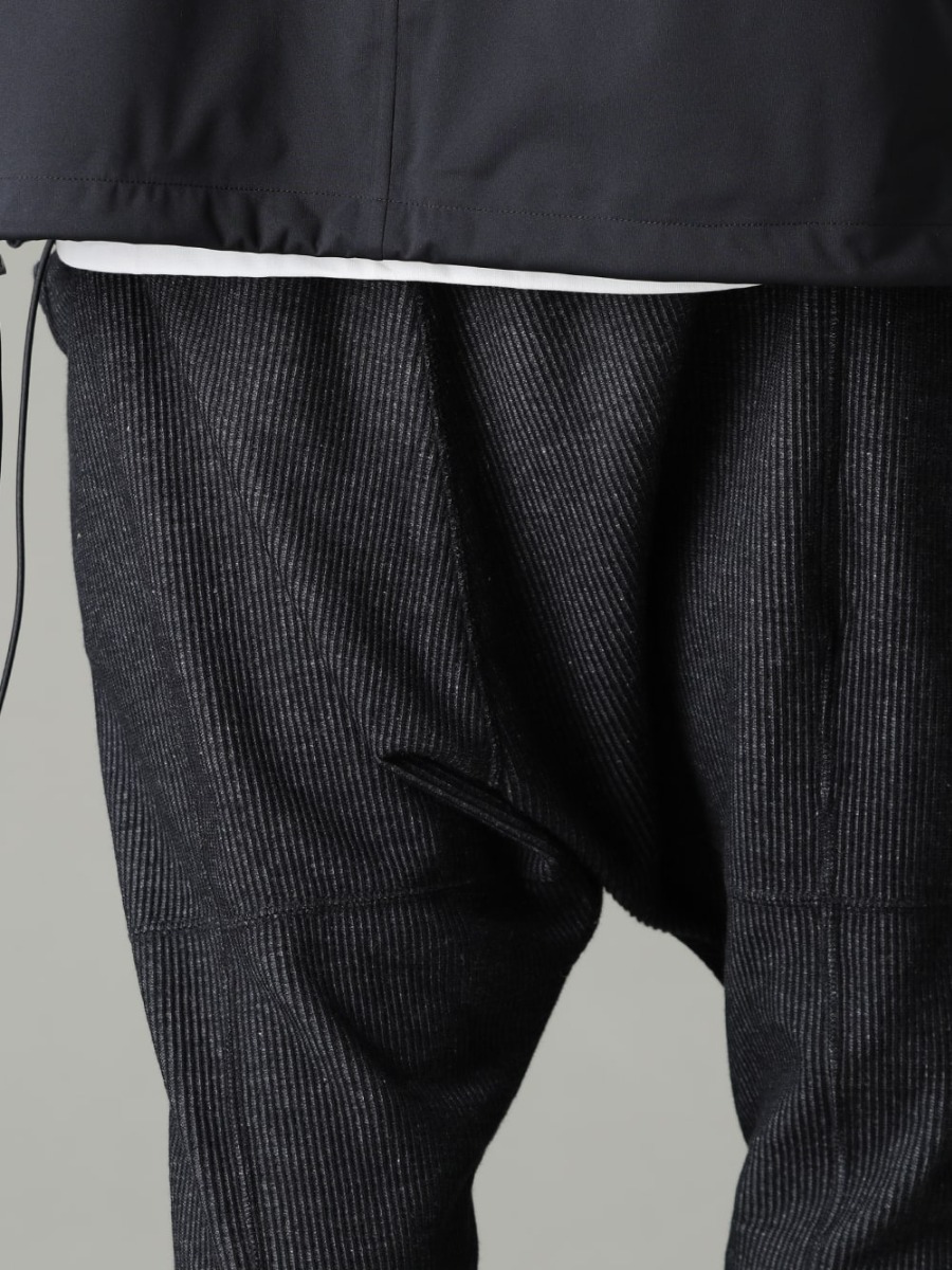 The Viridi-anne 23SS Relaxing Silhouette Pants with Stripe Knit and Drop Crotch - VI-3595-04-Black Striped Knit Drop Crotch Pants Black VI-3620-09-Black in-heel shoes  3-005