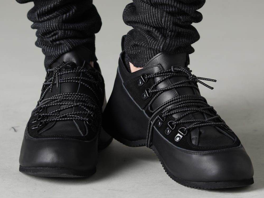 The Viridi-anne 23SS Relaxing Silhouette Pants with Stripe Knit and Drop Crotch - VI-3595-04-Black Striped Knit Drop Crotch Pants Black VI-3620-09-Black in-heel shoes  3-006