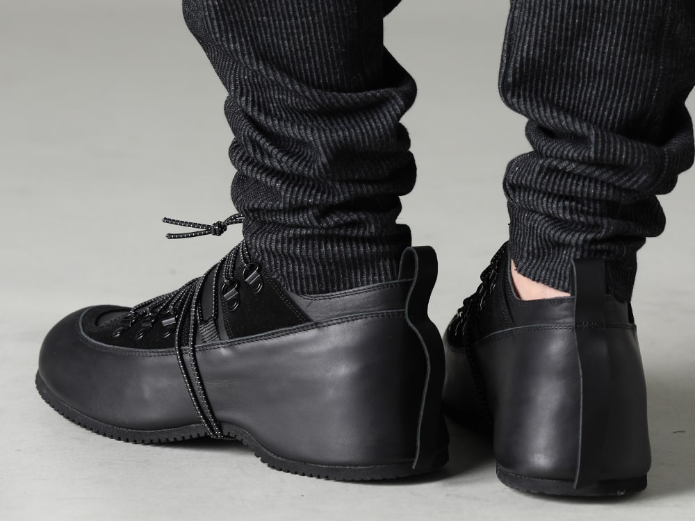 The Viridi-anne 23SS Relaxing Silhouette Pants with Stripe Knit and Drop Crotch - VI-3595-04-Black Striped Knit Drop Crotch Pants Black VI-3620-09-Black in-heel shoes  3-007