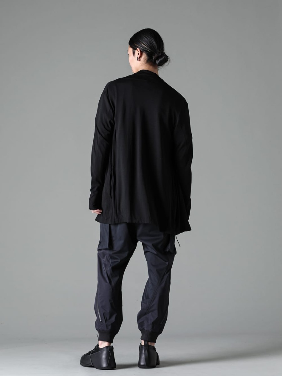 The Viridi-anne 2023SS Styling Mature spring styling in monotone - RW-502-Black - Solid Jersey Carde Black - VI-3559-04-Black - Water Repellent Tactical Pants Black - VI-3620-09-Black - In-Heel Shoes Black 1-003