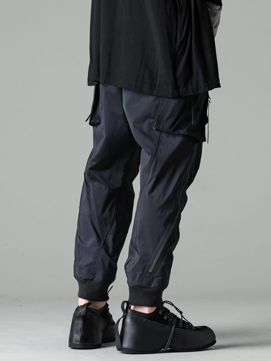 The Viridi-anne 2023SS 春夏のStylingの主役になるタクティカルパンツ - VI-3559-04-Black - Water Repellent Tactical Pants Black - VI-3620-09-Black - In-Heel Shoes Black 3-003