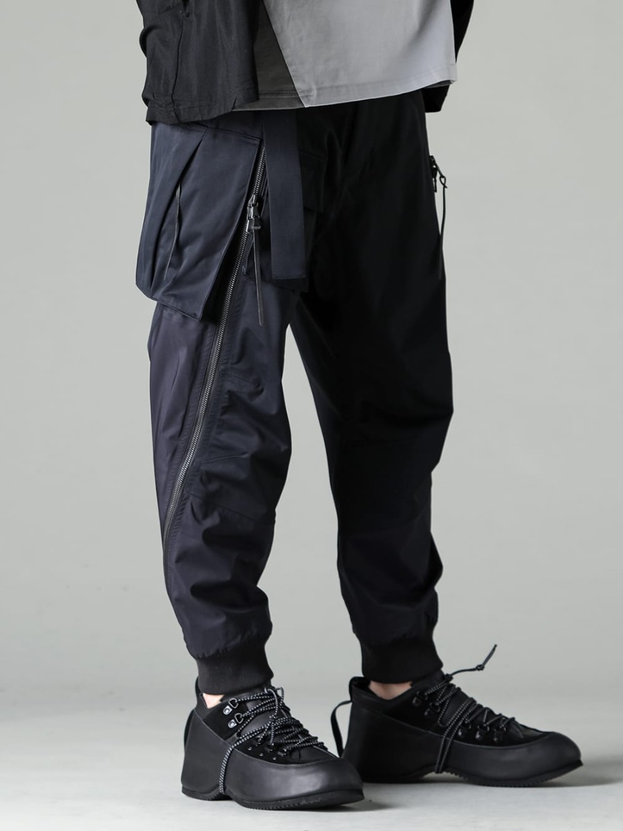 The Viridi-anne 2023SS 春夏のStylingの主役になるタクティカルパンツ - VI-3559-04-Black - Water Repellent Tactical Pants Black - VI-3620-09-Black - In-Heel Shoes Black 3-004