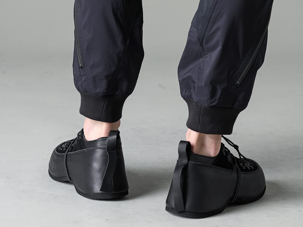 The Viridi-anne 2023SS 春夏のStylingの主役になるタクティカルパンツ - VI-3559-04-Black - Water Repellent Tactical Pants Black - VI-3620-09-Black - In-Heel Shoes Black 3-008